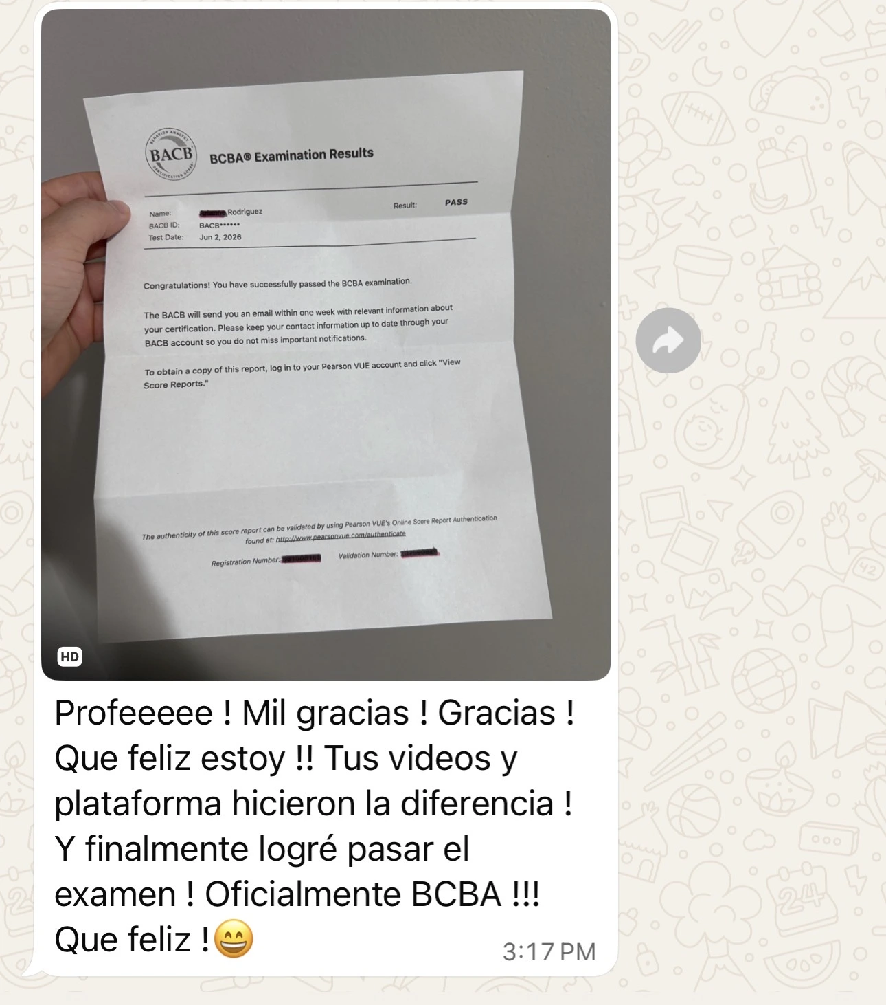 Captura de WhatsApp con un resultado aprobado del examen BCBA y un mensaje de agradecimiento